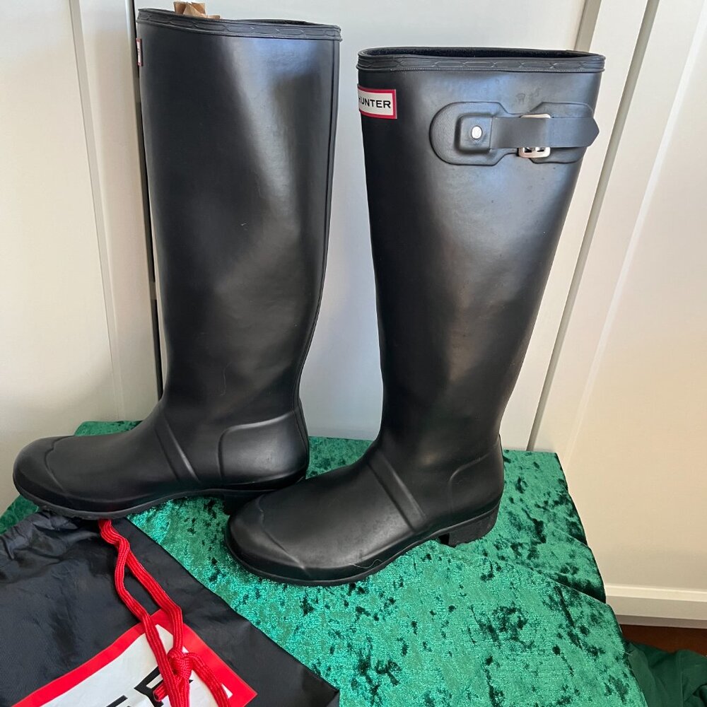 Hunter Tour Packable Rain Boots in Black - Picture 4 of 6